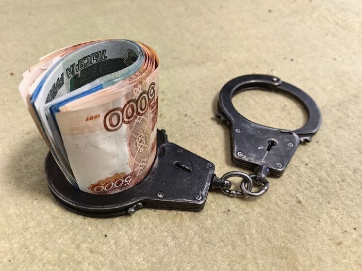 Карманник-рецидивист прижался и похитил деньги хабаровчанина