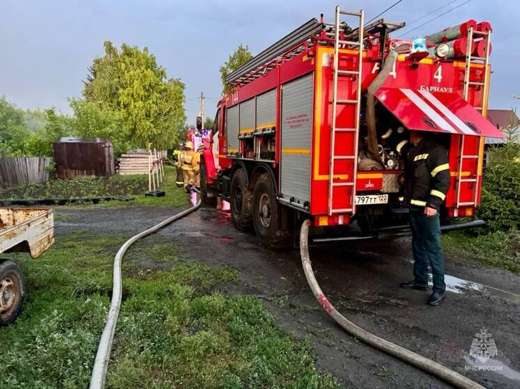 В Алтайском крае вспыхнуло 120 «квадратов» жилого дома