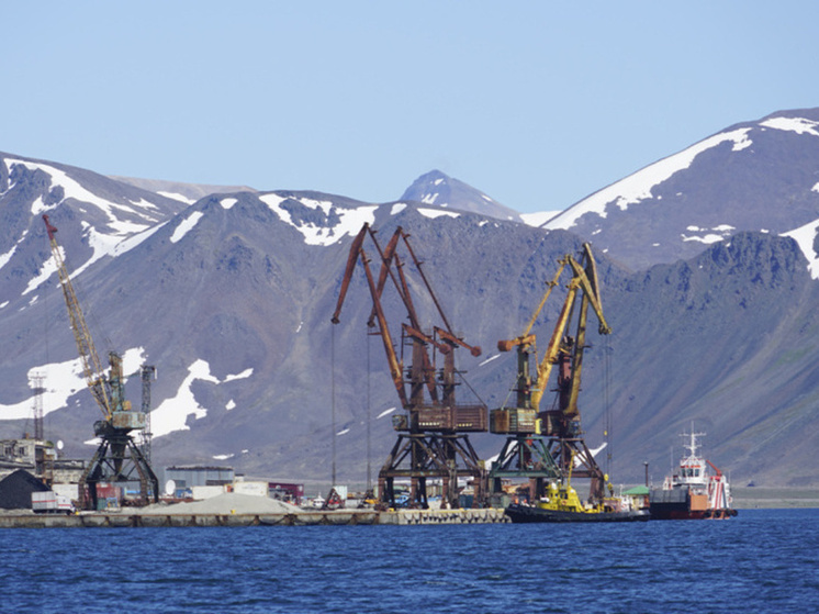 Более четырёх тысяч тонн грузов доставит в Провидения первое судно навигации