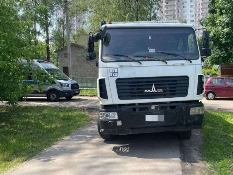 Женщина погибла в Подмосковье, попав под колеса мусоровоза