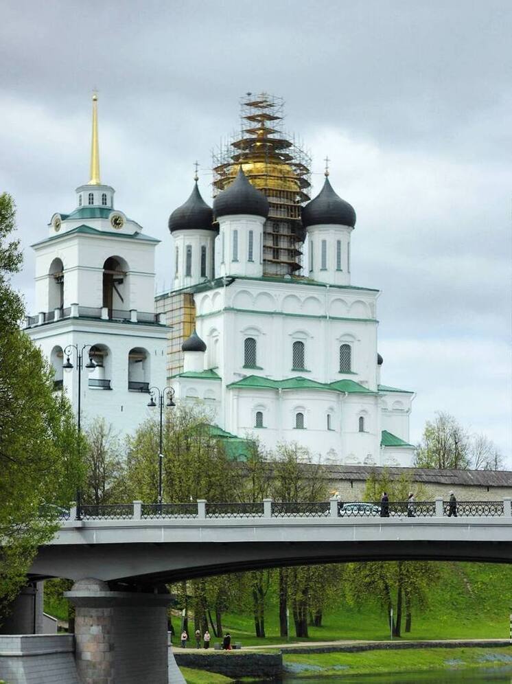 Реставрация Серафимовского придела продолжается в Троицком соборе Псковского Кремля