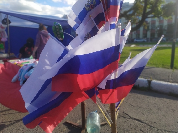 «На-На» и «Новые самоцветы» выступят в День России на водной сцене Череповца (0+)