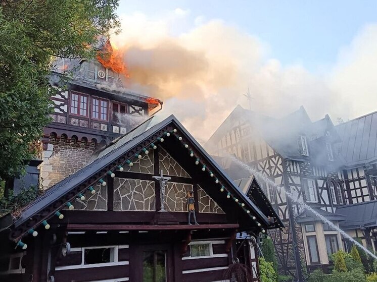 Пожар вспыхнул в гостиничном комплексе в Подмосковье