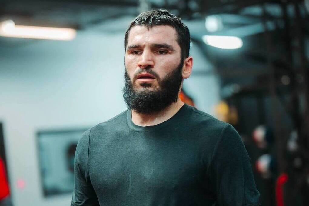 Артур Бетербиев оставил интригующее послание