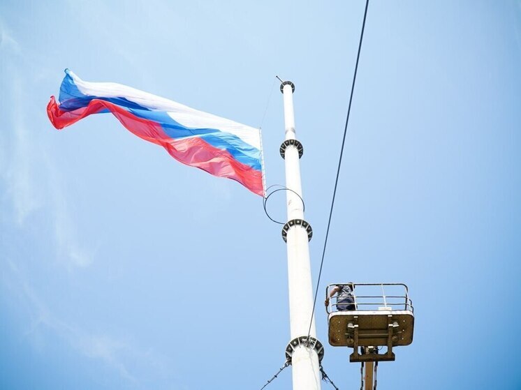 На главном флагштоке Запорожской области обновили флаг Российской Федерации