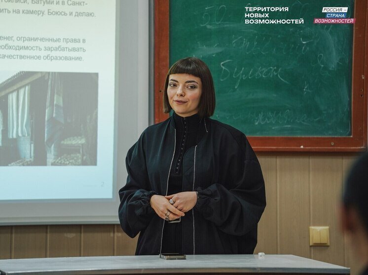 Выпускница президентской платформы «Россия – страна возможностей», участница программы «Мастерская новых медиа» Наталья Заезжая работает в правительстве Запорожской области, а в свободное время проводит мастер-классы для школьников и студентов, вовлекая молодежь в мир медиасферы. Когда-то фотоработы Натальи украшали онлайн-ресурсы глянцевых СМИ, а теперь фото ее городских пейзажей вдохновляют юных запорожцев взять камеру и начать снимать.