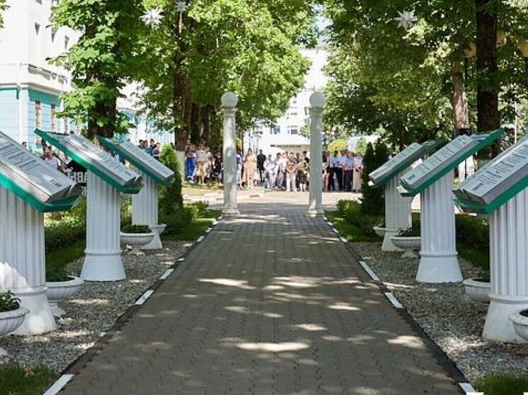 В Белгороде на Аллею Славы медработников внесли шесть новых имен