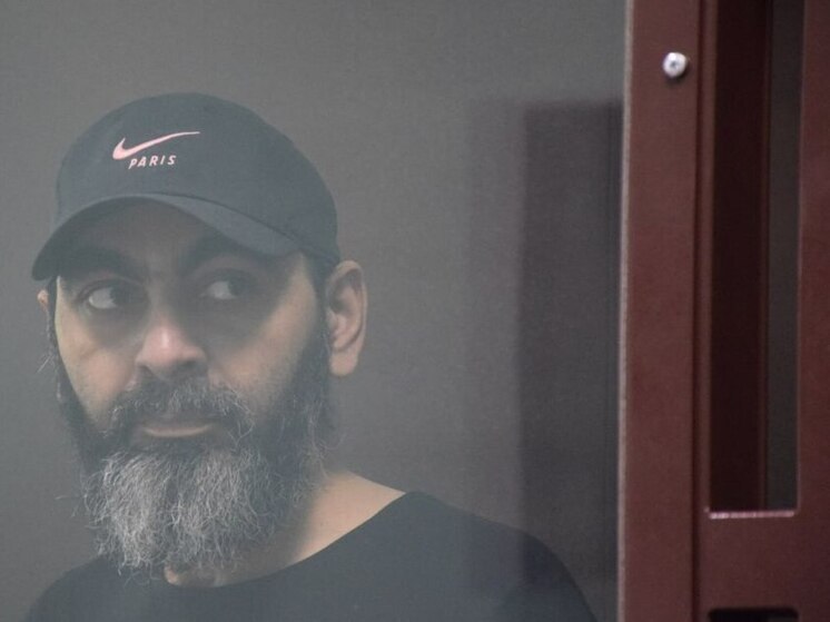 Рубик Акопян устроил скандал в суде и довел мать до «скорой»