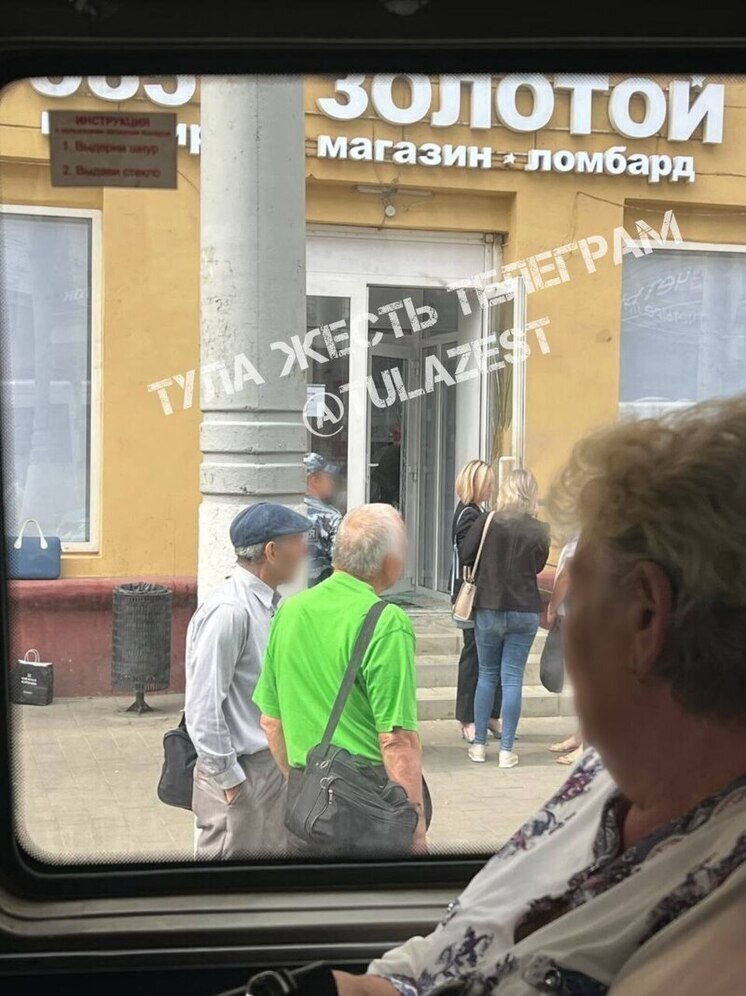 В Туле жители сообщают об ограблении ювелирного магазина