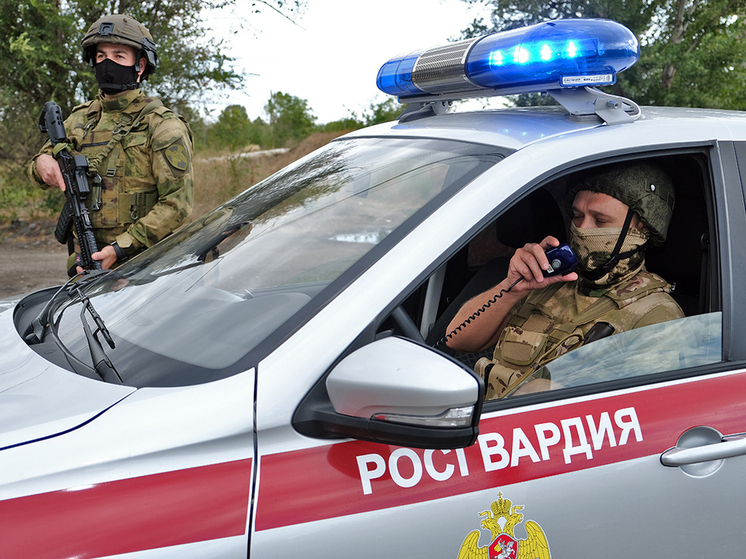 Росгвардейцы оказали первую помощь выпавшей из окна жительнице Мелитополя