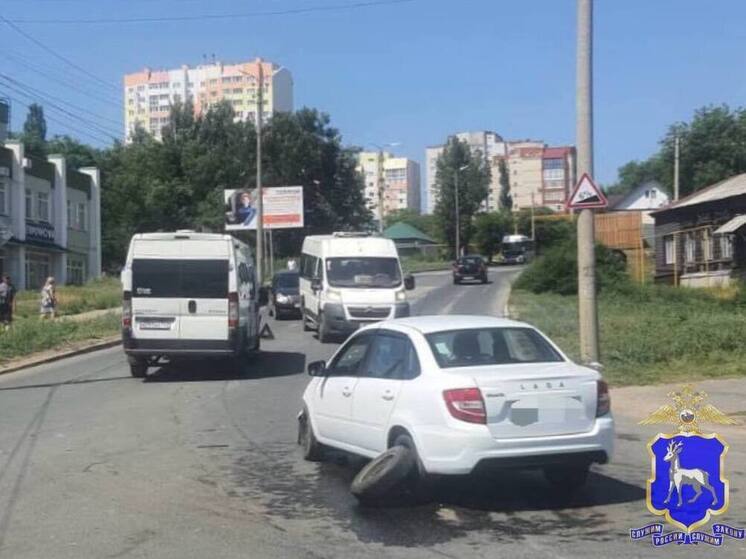 2 пассажира автобуса пострадали после столкновения с «Грантой» в Сызрани 10 июня
