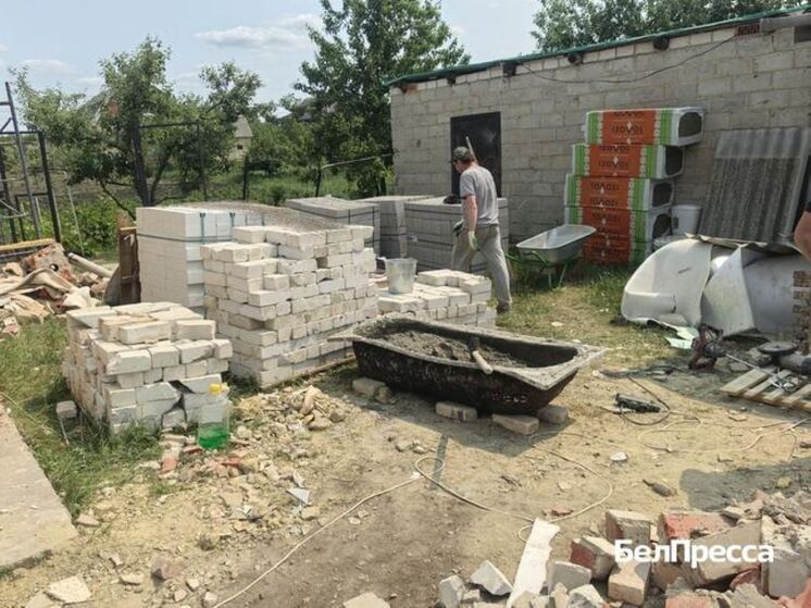 Рабочие привели в порядок более 500 из 600 строений