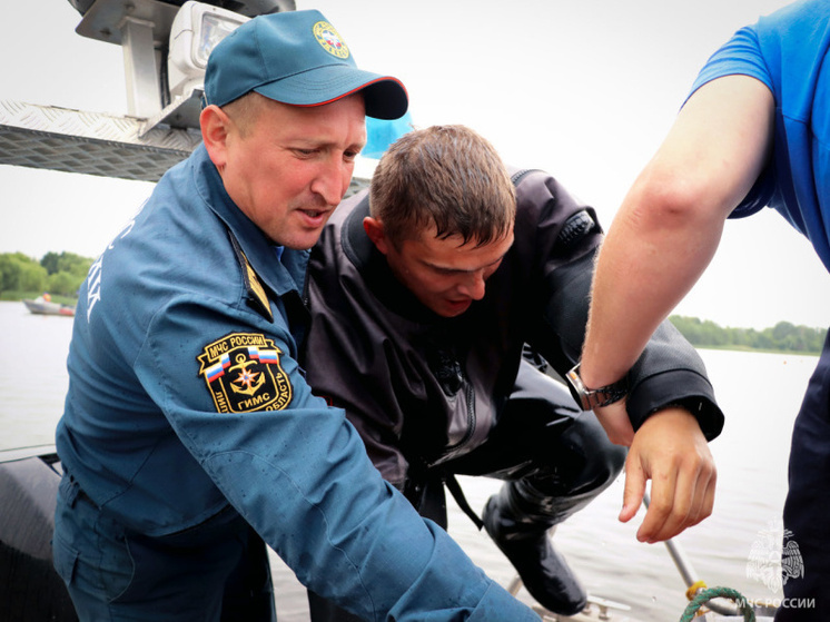 В Липецке мужчину, упавшего с лодки, спасли на реке Воронеж