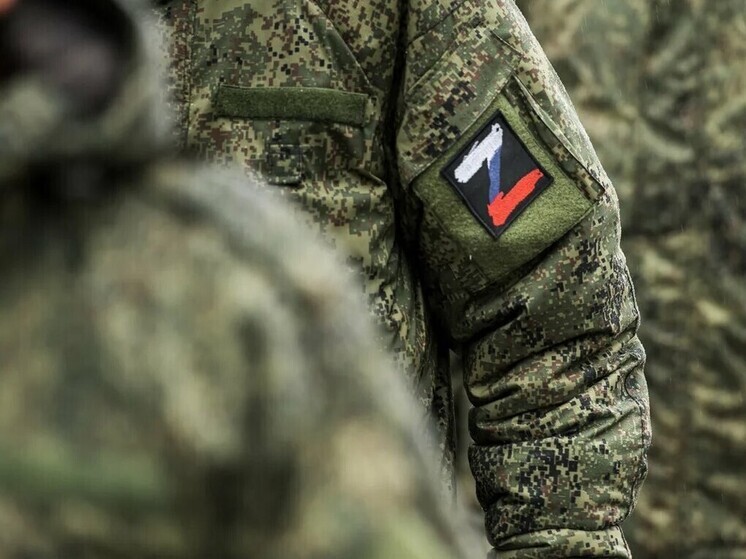 Школьники и учителя Ленинского района продолжают оказывать поддержку военным