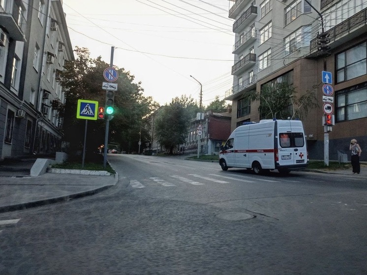 Женщина выжила после падения в промзоне Саратова
