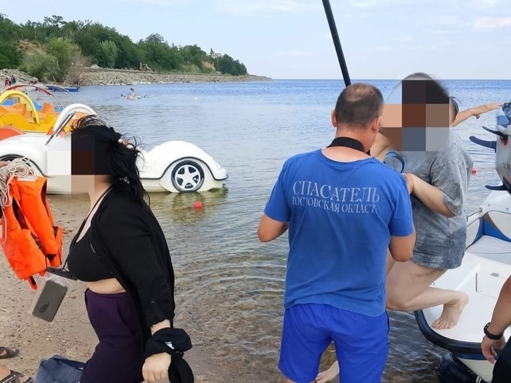 В Ростовской области двух девушек на сапборде унесло до середины водоема