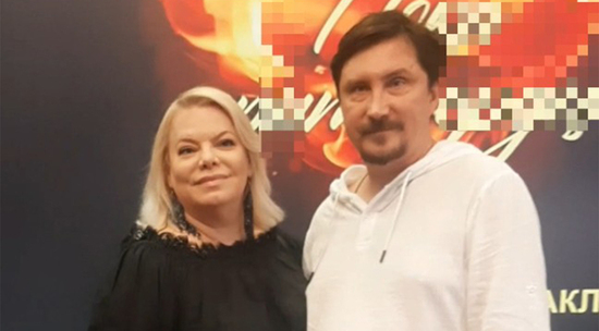 Актриса Поплавская с мужем появились в театре после долгого перерыва 