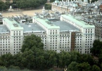 Руководитель штаба обороны Вооруженных сил Великобритании Тони Радакин сказал, что сожалеет об обрыве коммуникаций с начальником Генштаба ВС РФ Валерием Герасимовым