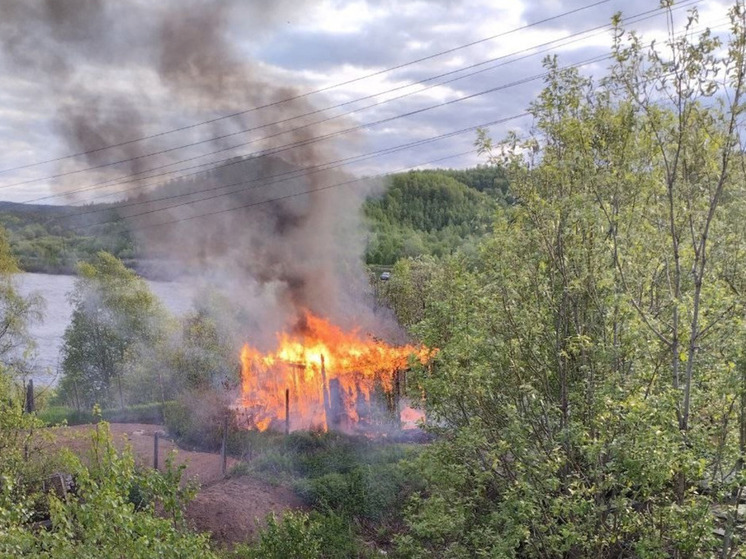 Incêndio transforma celeiro em Shonguy em uma pilha de carvão