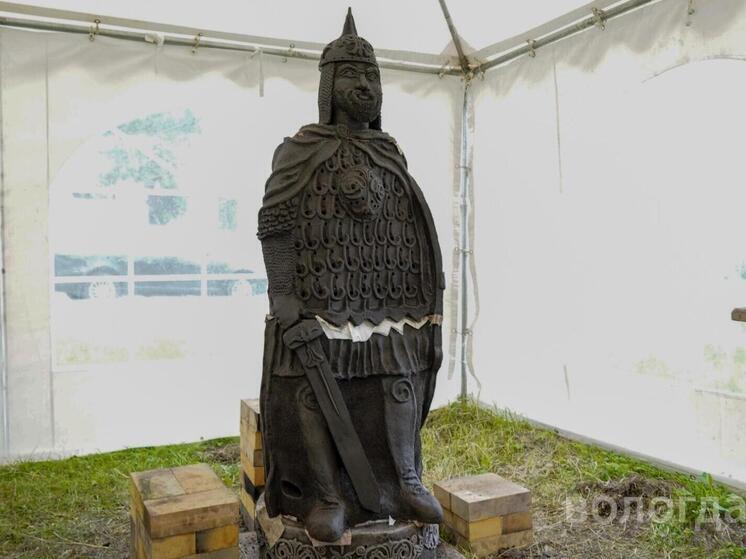 На скульптуру «Русского богатыря» в Вологде ушло более 200 кг глины