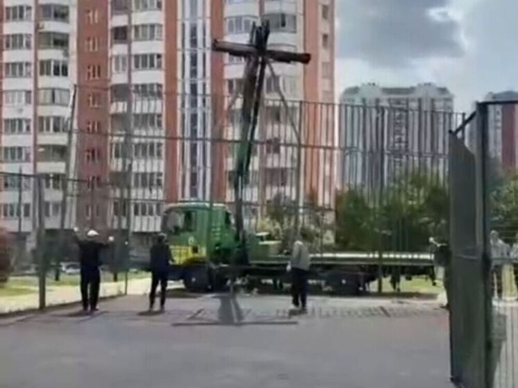 У истории с шестиугольной футбольной площадкой появилось продолжение