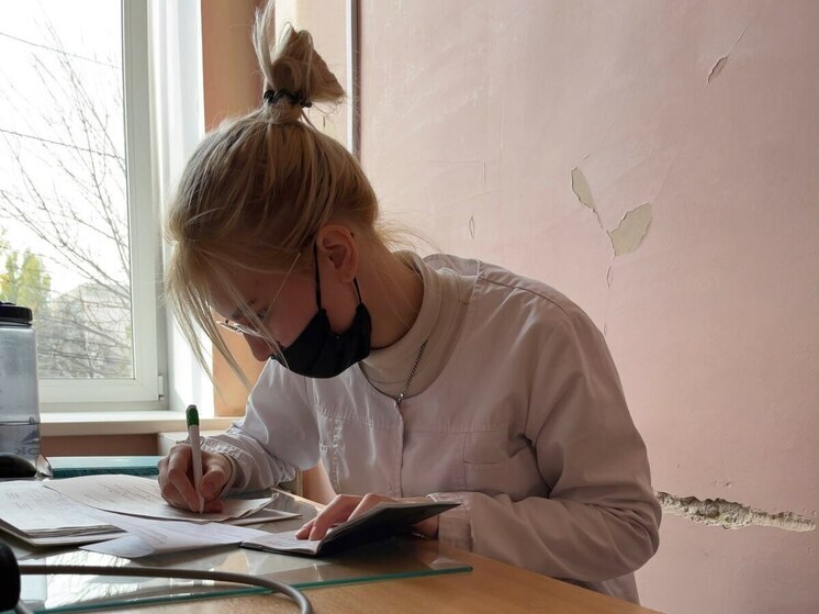 Работодатели столкнулись с нехваткой медиков в Саратовской области