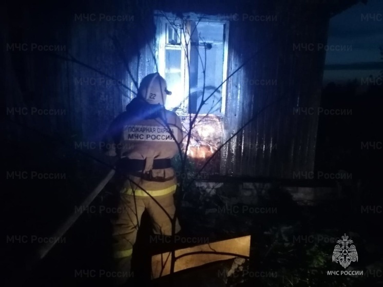 В Орловской области случился пожар в нежилом доме