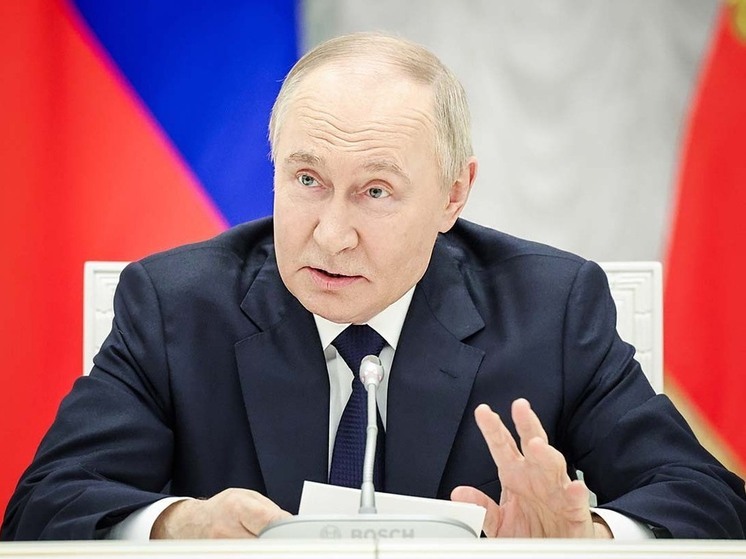 Дмитрий Песков заявил журналистам, что Владимир Путин 11 и 12 июня проведёт серию специальных совещаний по различным вопросам, связанным госпрограммой вооружений