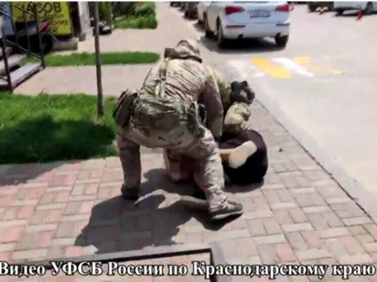 В Краснодаре правоохранители задержали троих молодых людей, подозреваемых в попытке поджога релейного шкафа на ж/д путях