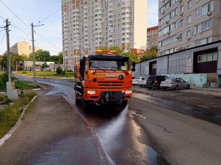 В Туле 80 единиц спецтехники убирают улицы