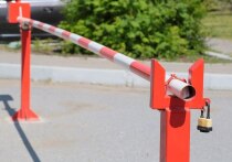 Специалисты департамента контроля администрации города продолжают работу по освобождению муниципальных территорий от незаконно установленных шлагбаумов и парковочных ограждений