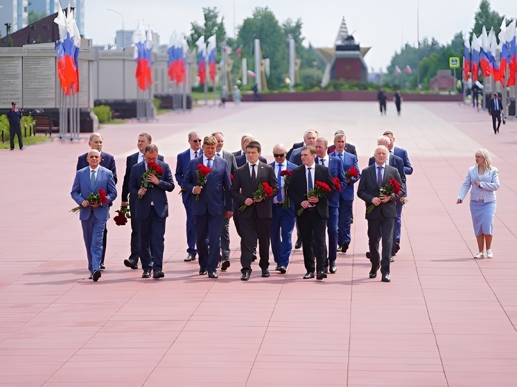 Сергей Сокол почтил память сибиряков, павших во времена ВОВ