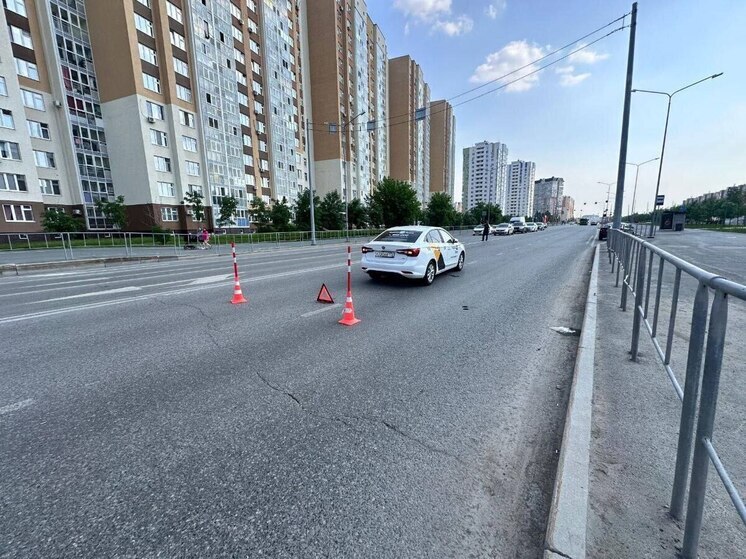 Такси сбило школьницу на пешеходном переходе в Тюмени