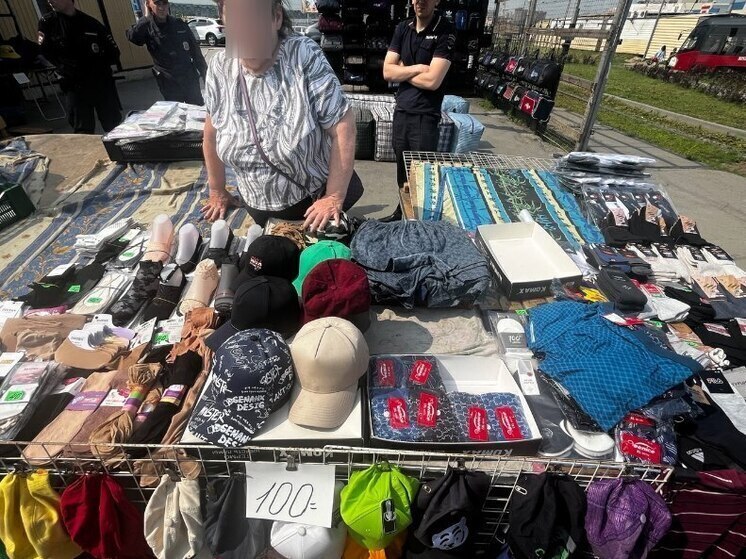 Свыше 80 сумок изъяли у незаконных торговцев в Новосибирске