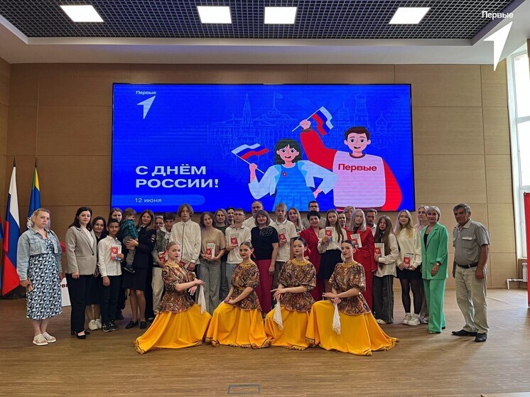 Церемония вручения паспортов прошла в администрации Орловского округа