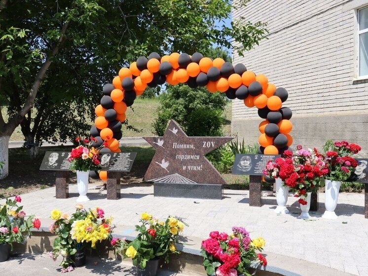 В школе Изобильненского округа открыли мемориальный комплекс в честь погибших бойцов СВО