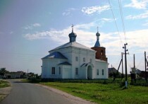 В оскверненном украинскими боевиками храме Иоанна Предтечи в селе Махновка Курской области мироточила икона Божьей Матери, рассказал «МК» протоиерей Александр Зинченко — фронтовой священник и помощник начальника управления ФСИН России по Курской области