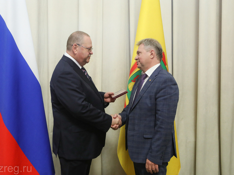 Пензенский губернатор вручил награды ко Дню России
