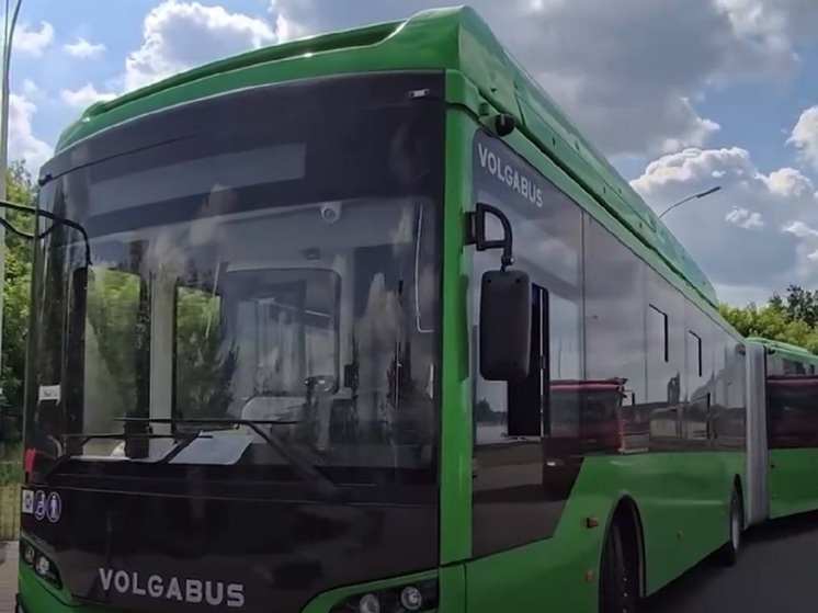 Первые пять автобусов-гармошек прибыли в Екатеринбург
