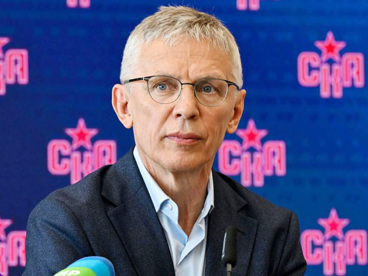 Буквально за несколько дней в хоккейном СКА произошла революция. На заседании совета директоров была дана неудовлетворительная оценка работе тренерского штаба и топ-менеджмента. В итоге Александр Медведев ушел в отставку, на посту председателя совета директоров его сменил Виталий Маркелов. Гендиректором клуба стал Никита Стеничкин. В хоккее оба люди новые, доселе даже в болельщицких симпатиях не замеченные.