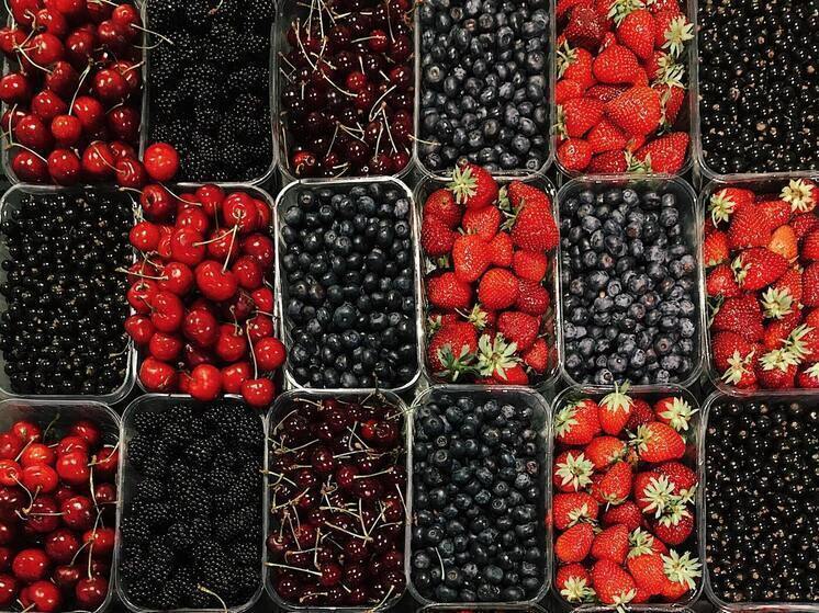 Россиянка заболела менингитом после употребления стейка и немытых фруктов