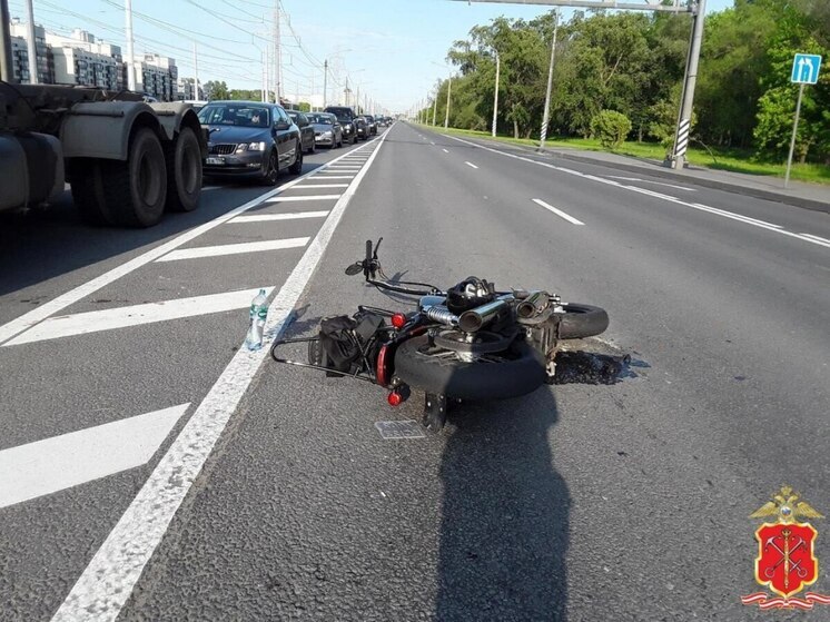 Байкер, попавший под люксовый внедорожник, вышел из больницы и подписал «мировую»