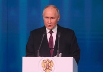 Президент России Владимир Путин поручил заранее создавать необходимую инфраструктуру для размещения перспективных систем вооружений