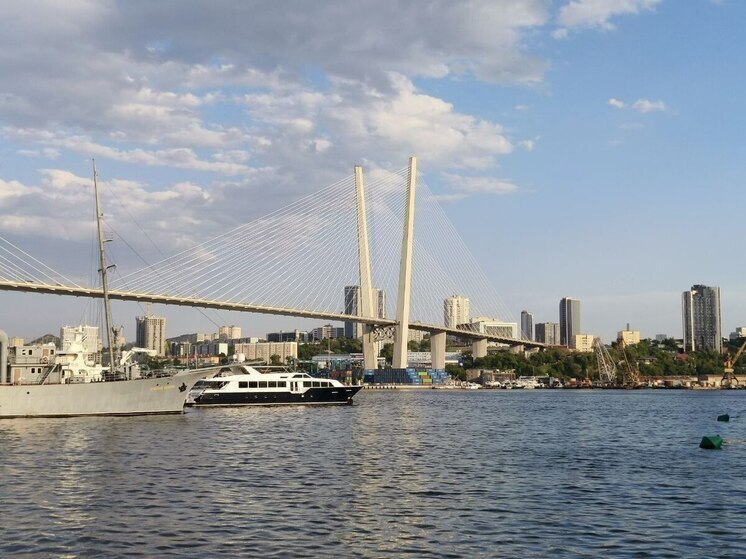 Владивосток отмечает День России: вечерний концерт порадует владивостокцев на Спортивной набережной