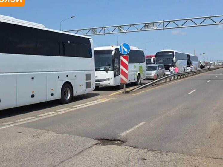 Число автобусов в очереди на границе с Китаем выросло 12 июня из-за праздника