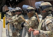 Семьи, арестованные в ходе рейдов Иммиграционной и таможенной полиции США (Ice) в Лос-Анджелесе, содержатся в подвалах без еды и воды, говорят адвокаты
