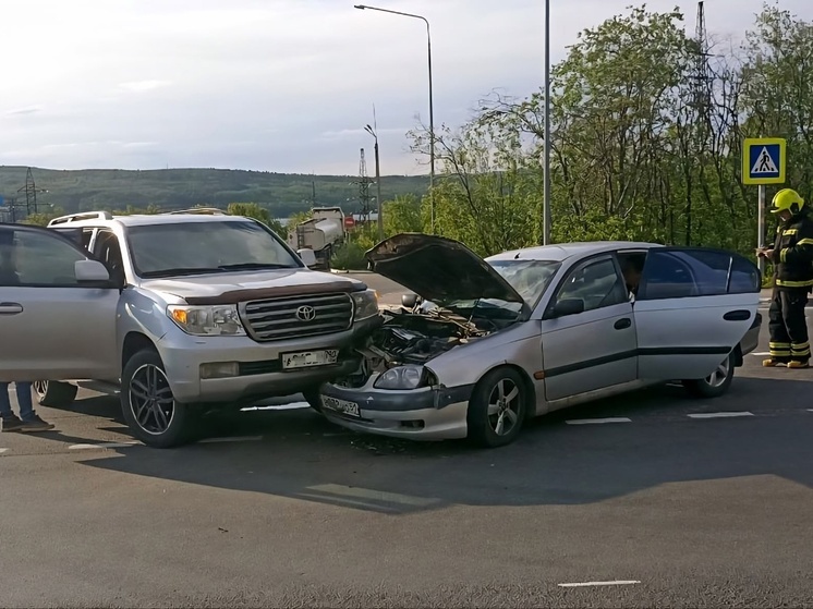 В результате аварии в Кольском районе пострадали два человека