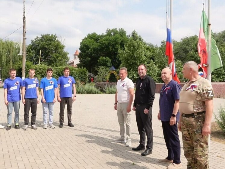 В Токмаке состоялась торжественная церемония поднятия флага России