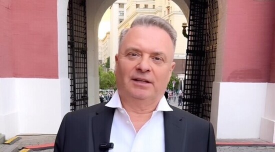 Автор "Как упоительны в России вечера" Александр Добронравов поздравил с Днём России: видео