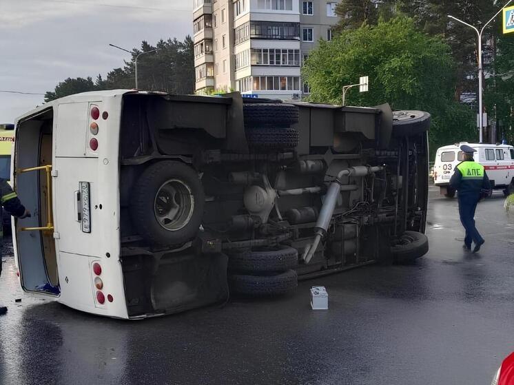 Момент ДТП с десятью пострадавшими в Северске попал на видео